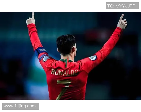 C罗引领足球场外时尚潮流穿搭技巧解析